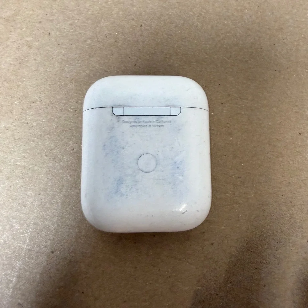 Apple AirPods Wireless Charging Case A1938 White Fair Stained Functional
